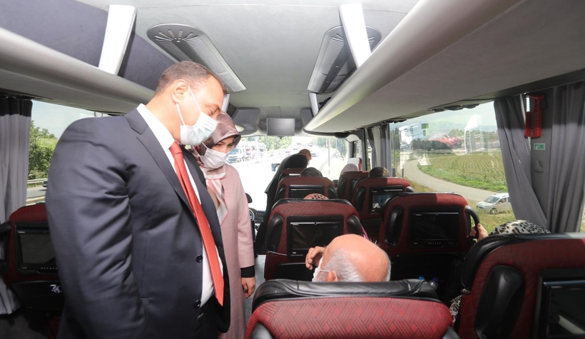 Trafik denetimine katılıp sürücüleri uyardılar