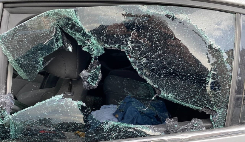 Trafikte kavga çıktı, araçtan sopa ile inip dehşet saçtılar