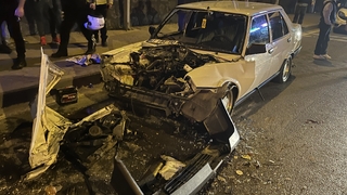 Trafikte maganda dehşeti: 3 araca çarptı, kaçarken kaza yaptı