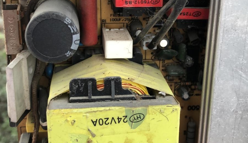 Trafoya giren yılan sigortayı attırdı