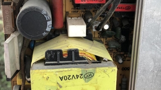 Trafoya giren yılan sigortayı attırdı