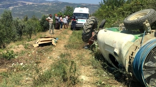 Traktör altında can verdi