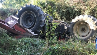 Traktör altında can verdi