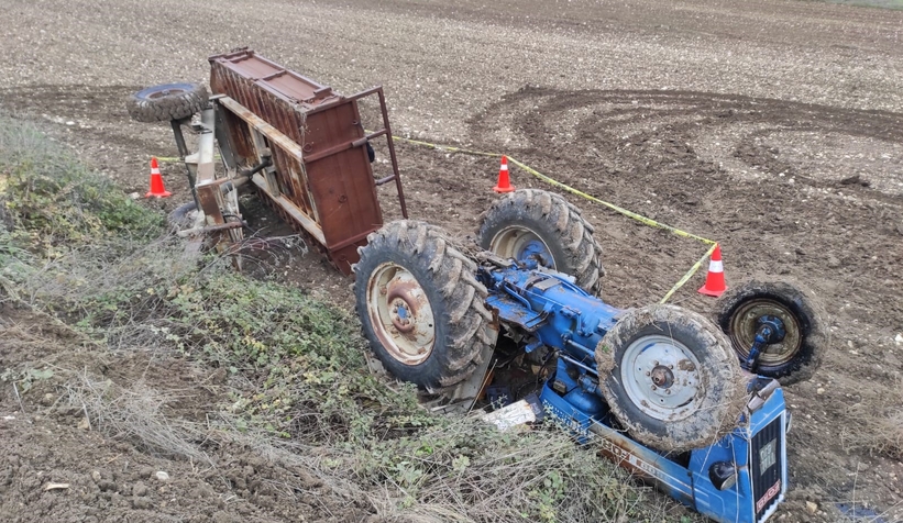 Traktör devrildi: 1 ölü, 1 yaralı