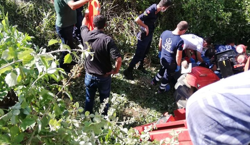 Traktör devrildi. 2 kız kardeş yaralandı
