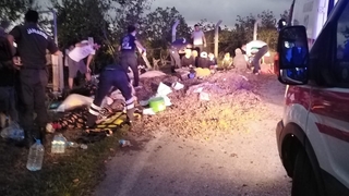 Traktör devrildi: 21 yaralı