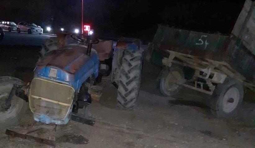 Traktör ile hafif ticari araç çarpıştı: 2 yaralı