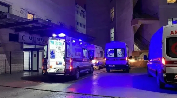 Traktör kazasında 1'i ağır 2 kişi yaralandı