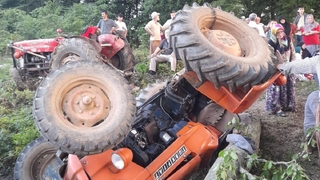 Traktörün altında kalan yaşlı adam yaralandı
