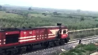 Treni durdurup iftarlığını aldı!