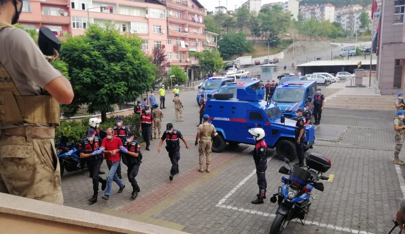 Tüm aileyi katledeceklerdi