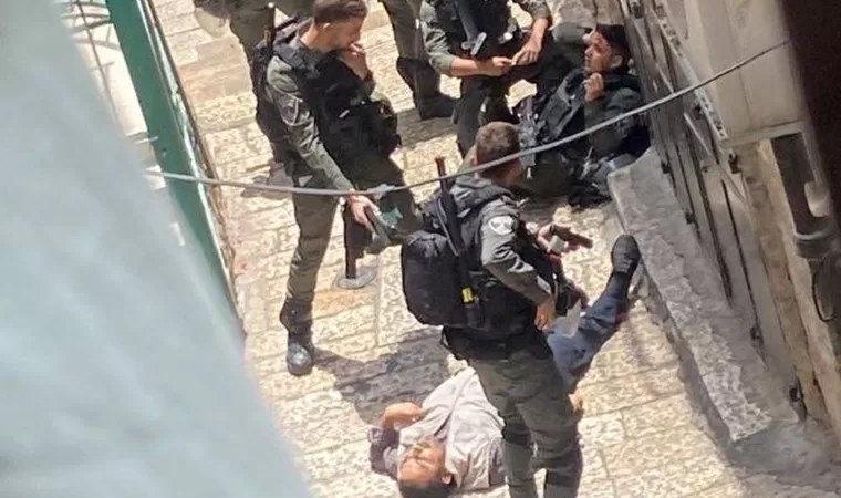 Türk vatandaşı Kudüs'te İsrail polisini bıçakladı