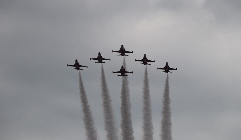 Türk Yıldızları'ndan Adapazarı için nefes kesen gösteri
