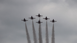 Türk Yıldızları'ndan Adapazarı için nefes kesen gösteri