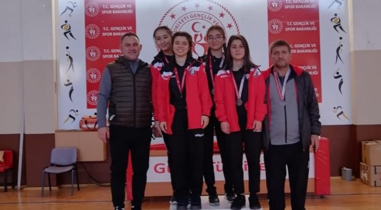 Türkiye Masatenisi Şampiyonasına katılmaya hak kazandılar