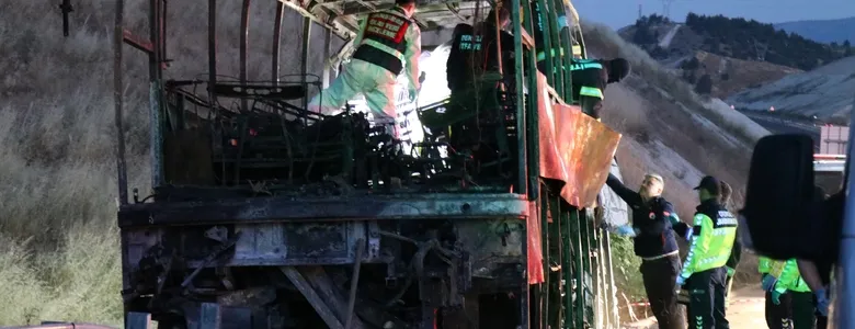 Türkiye'nin yüreğini yakan kaza: 1'i bebek 8 ölü, 33 yaralı