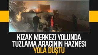 Tuzlama aracının haznesi yola düştü