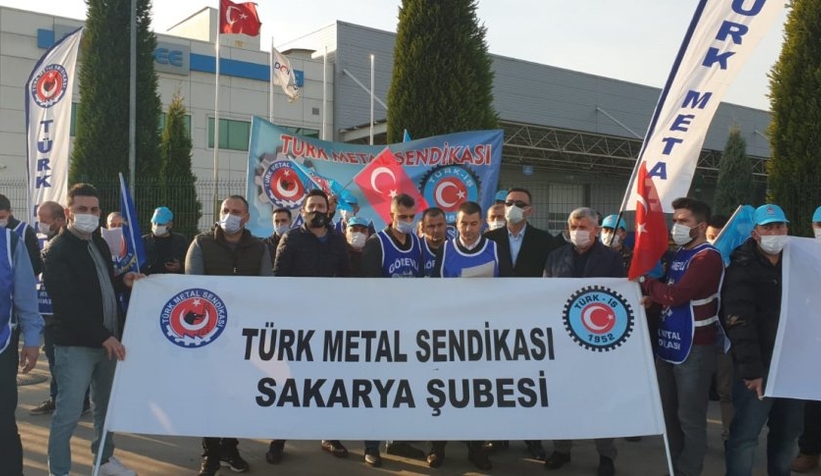 Ücretsiz izne çıkarılan işçileden protesto