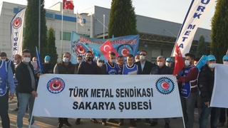 Ücretsiz izne çıkarılan işçileden protesto