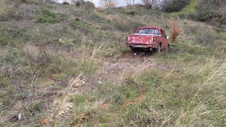 Uçuruma yuvarlanan kamyonetten son anda kurtuldu