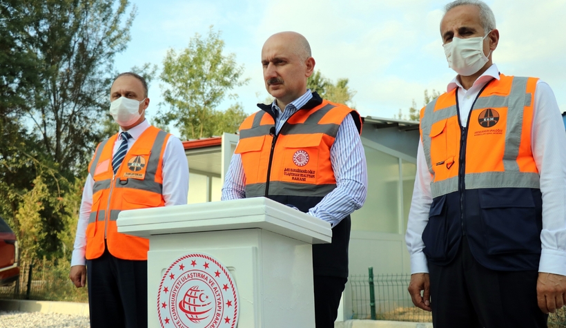 Ulaştırma ve Altyapı Bakanı Akyazıda inceleme yaptı