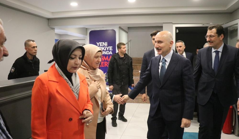 Ulaştırma ve Altyapı Bakanı Sakarya'da Partililerle buluştu