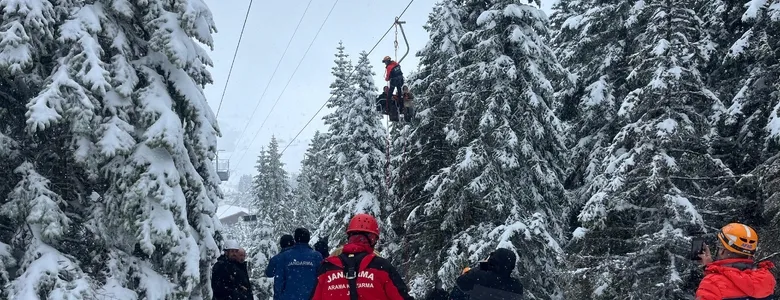 Uludağ'da telesiyejde mahsur kalanlar için Sakarya'dan ekip gönderildi