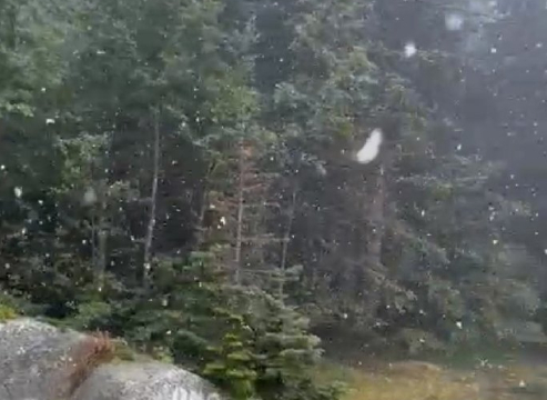 Uludağ’a mevsimin ilk karı yağdı