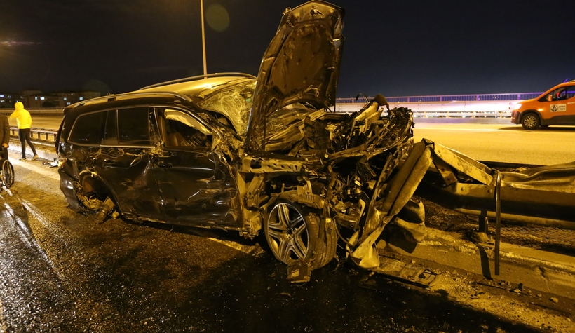 Ünlü CEO hurdaya dönen lüks cipten yaralı kurtuldu