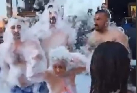 Uyuşturucu baronlarını köpük partisi görüntüleri ele verdi 