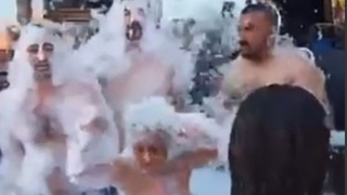 Uyuşturucu baronlarını köpük partisi görüntüleri ele verdi 