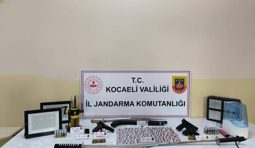 Uyuşturucu operasyonunda 3 kılıç ele geçirildi