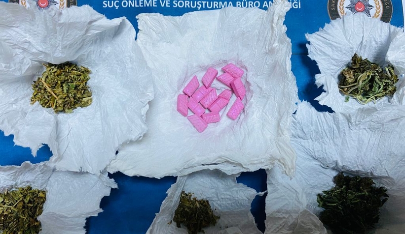 Uyuşturucu satıcısına suçüstü