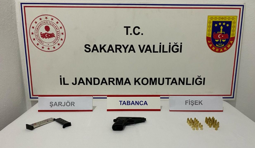 Uyuşturucu ve silahla yakalandılar