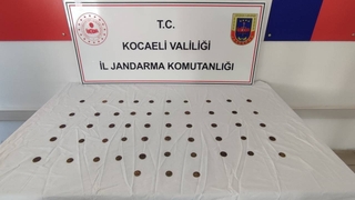 Üzerinden 53 sikke çıktı
