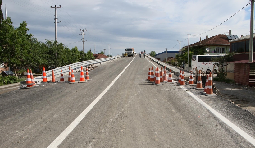 Vakıf köprüsü trafiğe açıldı