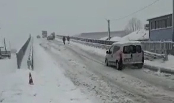 Vakıf'ta sürücülerin köprü ile imtihanı