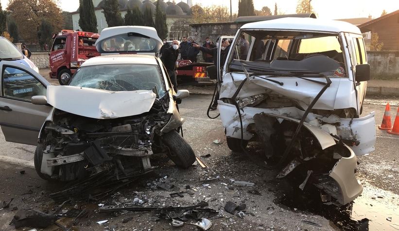 Vakıf yolunda feci kaza 7 yaralı