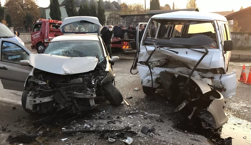 Vakıf yolunda feci kaza 7 yaralı