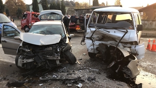 Vakıf yolunda feci kaza 7 yaralı