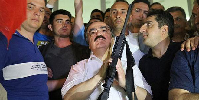 Vali Coş bu görüntülerle hafızalara kazınmıştı