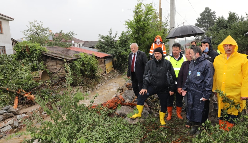 Vali Kaldırım Akyazı'da sel bölgesinde