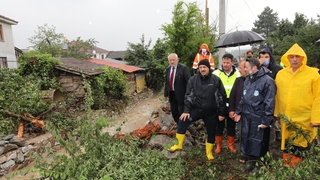 Vali Kaldırım Akyazı'da sel bölgesinde