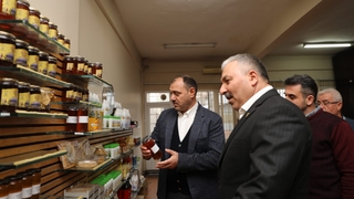 Vali Kaldırım Arıcılar Birliği'ni ziyaret etti