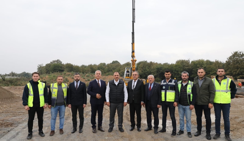 Vali Kaldırım Hendek'te incelemelerde bulundu.