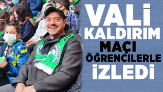 Vali Kaldırım maçı öğrencilerle izledi