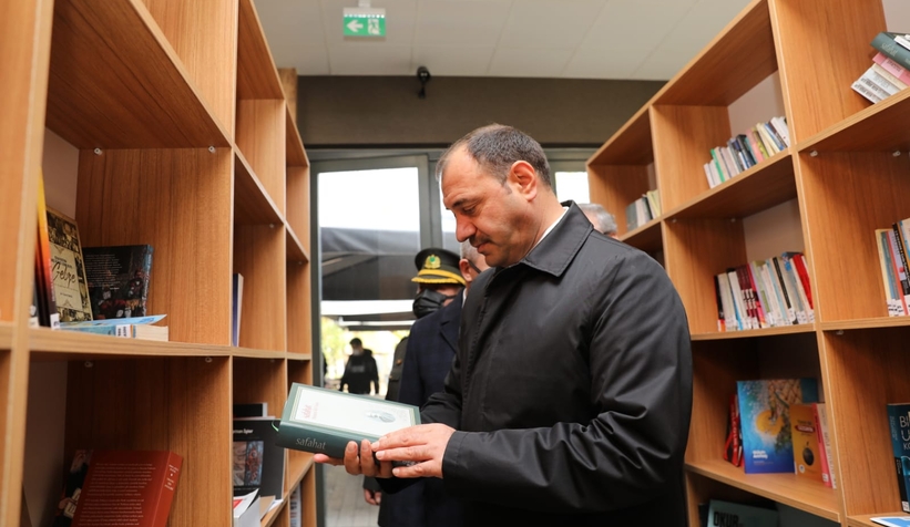 Vali Kaldırım Millet Kütüphanesini inceledi