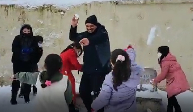 Vali Kaldırım öğrencilerle kartopu oynadı