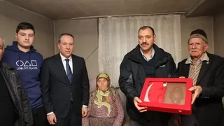 Vali Kaldırım şehit ailesini ziyaret etti