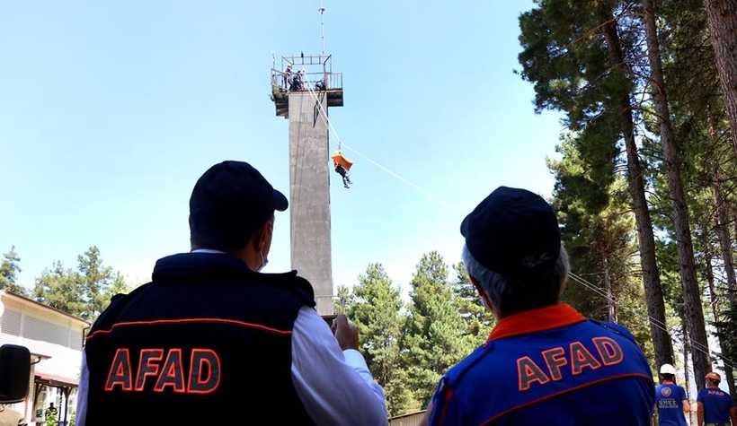 Vali Kaldırım, tatbikatı izledi